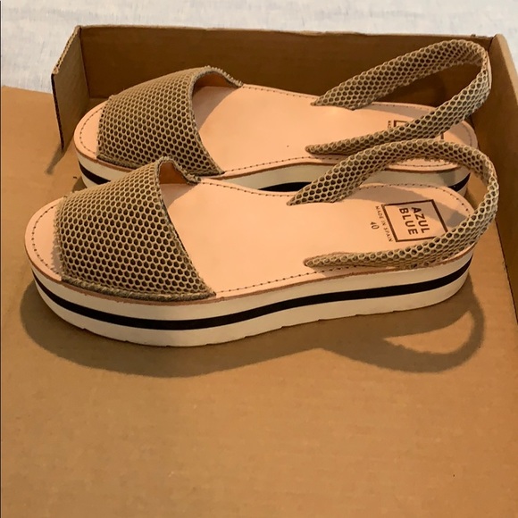 Sandals - Picture 2 of 3